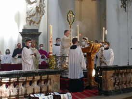 Diakonenweihe im Fuldaer Dom (Foto: Karl-Franz Thiede)